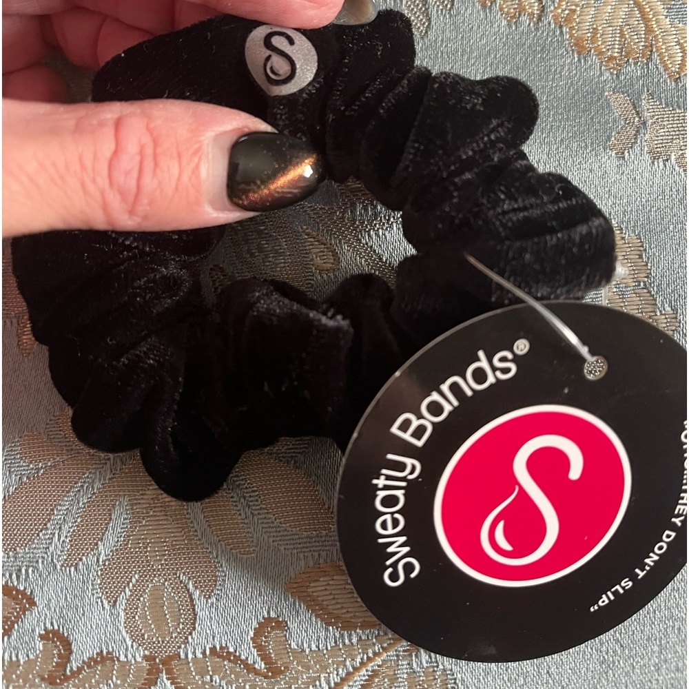 ✨5 for $25✨Sweaty Bands Hair Scrunchy